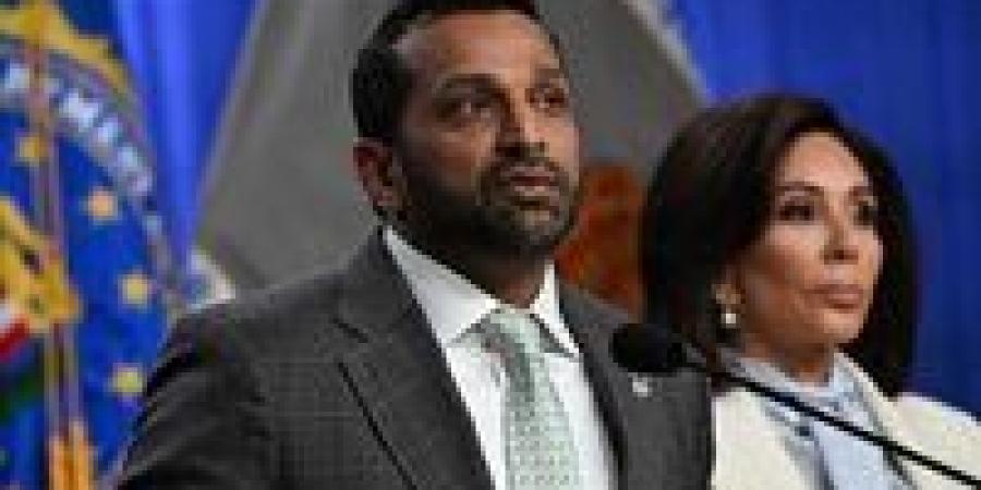 مفاجأة
      في
      تحقيقات
      عشاء
      المراسلين..
      كاش
      باتيل
      الناجي
      الوحيد
      من
      «قائمة
      التصفيات»