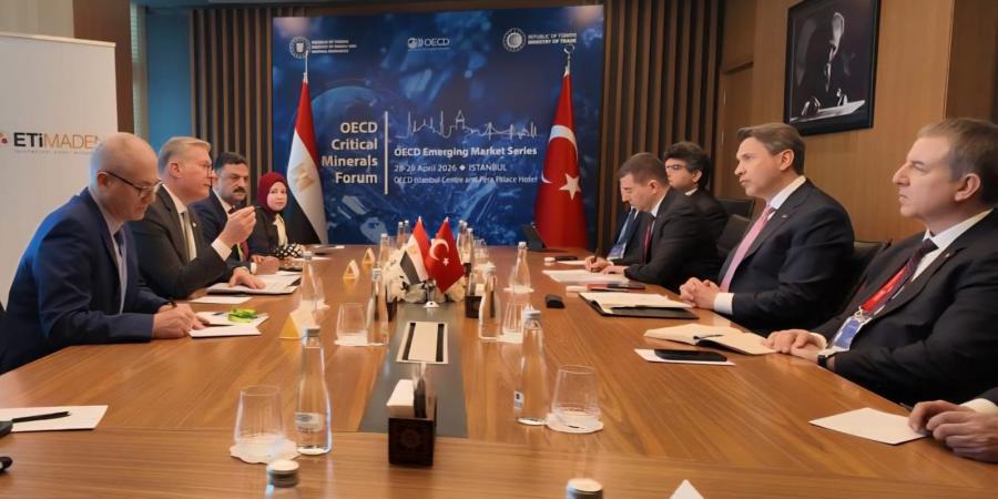 وزير
      البترول
      يبحث
      مع
      نظيره
      التركي
      فرص
      التعاون
      في
      مجالات
      التعدين
      والطاقة