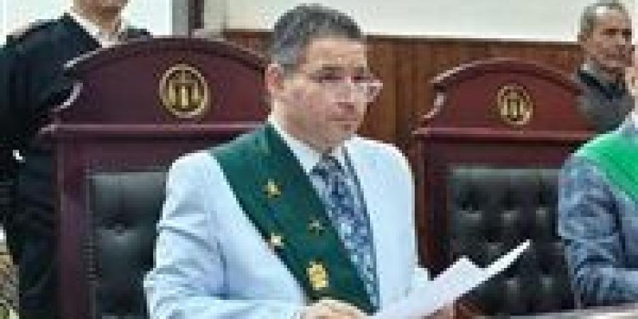 السجن
      10
      سنوات
      لمندوب
      بيع
      ملابس
      والمشدد
      3
      سنوات
      لسائق
      لحيازتها
      للحشيش
      المخدر
      في
      المنيا