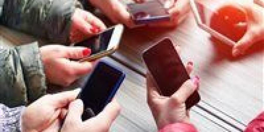 اختراق
      هاتفك
      في
      «ضغطة»..
      تحذير
      عاجل
      من
      روابط
      وصور
      خبيثة
      تهدد
      الجميع