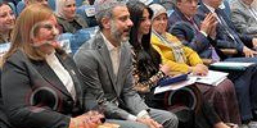 عقب
      نجاح
      «أب
      ولكن
      »..
      الفنان
      محمد
      فراج
      يشارك
      في
      اجتماع
      «تضامن
      النواب»
      لمناقشة
      قانون
      الأحوال
      الشخصية