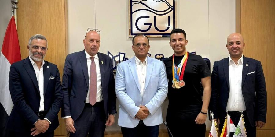 بعد
      حصد
      4
      بطولات
      عالمية..
      جامعة
      الجلالة
      تحتفي
      بابن
      بني
      سويف
      البطل
      سيف
      إسماعيل
      موسى
      في
      حضور
      قيادات
      الخماسي
      الحديث