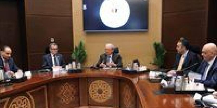 نائب
      رئيس
      الوزراء
      للشئون
      الاقتصادية
      يعقد
      اجتماعًا
      تنسيقيا
      بشأن
      الاجتماع
      المُقبل
      للمجموعة
      الوزارية
      لريادة
      الأعمال