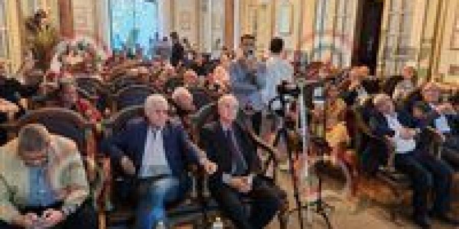 أستاذ
      اقتصادات
      التمويل
      بمؤتمر
      الحركة
      المدنية:
      الاقتصاد
      المصري
      قوي
      والأزمة
      الحالية
      نتيجة
      سوء
      إدارة
      السياسات
      الاقتصادية