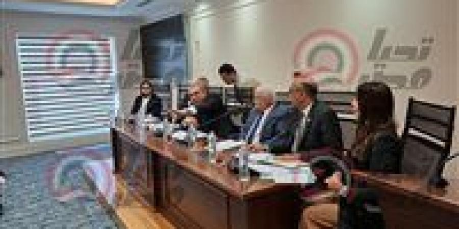 مش
      جايين
      نبصم
      على
      قوانين..
      رئيس
      قوى
      النواب
      ينفعل
      على
      وكيل
      اللجنة
      بسبب
      قانون
      المعاشات