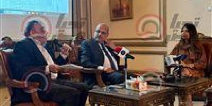 وزير
      القوى
      العاملة
      الأسبق
      أحمد
      البرعي
      بمؤتمر
      الحركة
      المدنية:
      الاقتصاد
      يجب
      أن
      يخدم
      المواطنين..
      ويحذر
      من
      إهدار
      الفرص
      والفساد
      الإداري