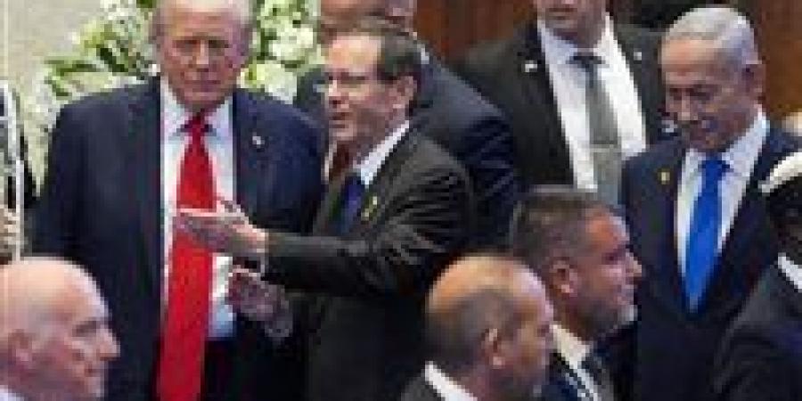 ترامب
      لأكسيوس:
      العفو
      عن
      نتنياهو
      سيجعل
      الرئيس
      الإسرائيلي
      "بطلا
      قوميا"