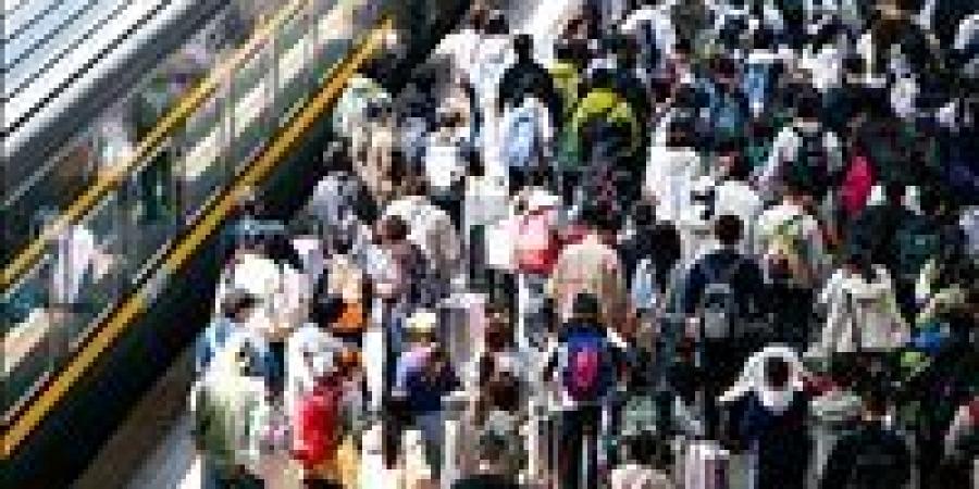 «استعدادا للسفر في عيد العمال».. الصين تطلق 158 مليون رحلة بالسكك الحديدية