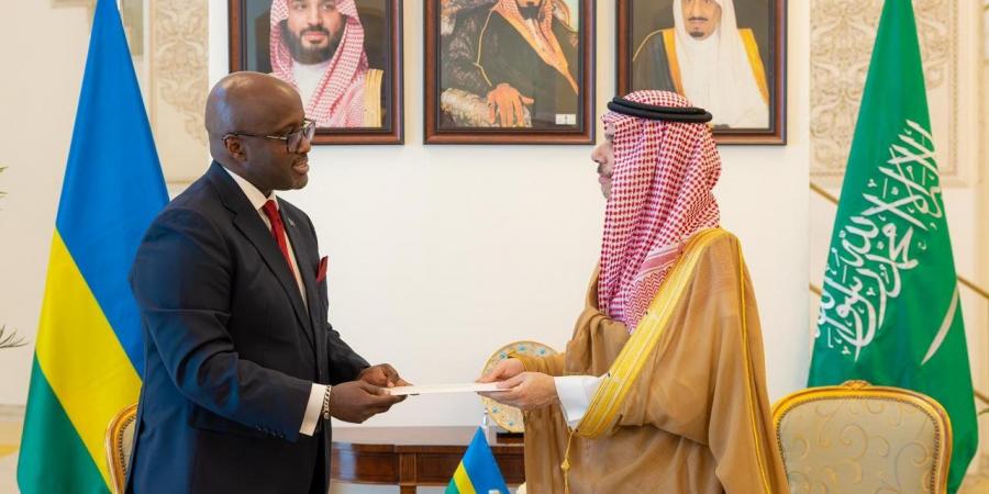 ولي العهد يتلقى رسالة خطية من رئيس جمهورية رواندا