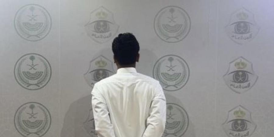 شرطة مكة المكرمة تضبط مواطنًا بتهمة النصب عبر إعلانات تصاريح دخول غير نظامية للعاصمة المقدسة