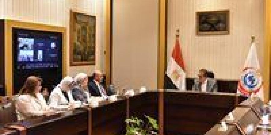 وزير
      الصحة
      يعقد
      اجتماعاً
      مع
      نخبة
      خبراء
      لبحث
      تطوير
      منظومة
      زراعة
      الأعضاء