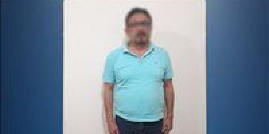 القبض
      على
      مدير
      مدرسة
      بالجيزة
      بتهمة
      ارتكاب
      تصرفات
      غير
      لائقة
      مع
      تلميذة