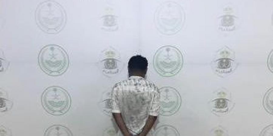 القبض على مروج مخدرات بحوزته 18 كيلوجرامًا حشيش