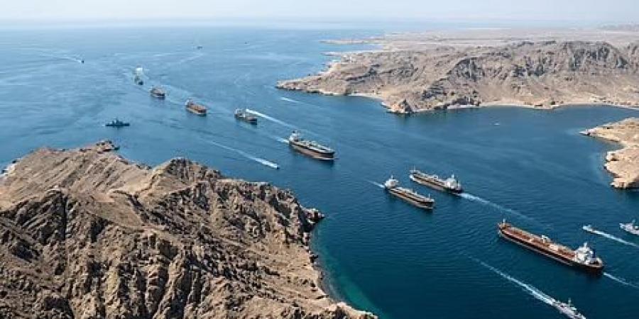 ترامب يعلن عملية أمريكية لإخراج السفن العالقة من مضيق هرمز وسط مباحثات إيجابية مع إيران