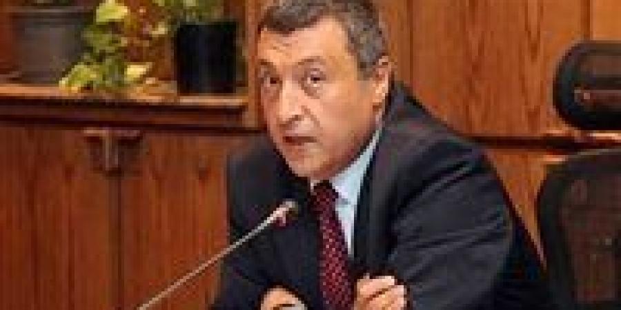 هل
      تكفي
      الرخص
      الذهبية
      وحدها
      لتشجيع
      الاستثمار؟..
      أسامة
      كمال
      يجيب