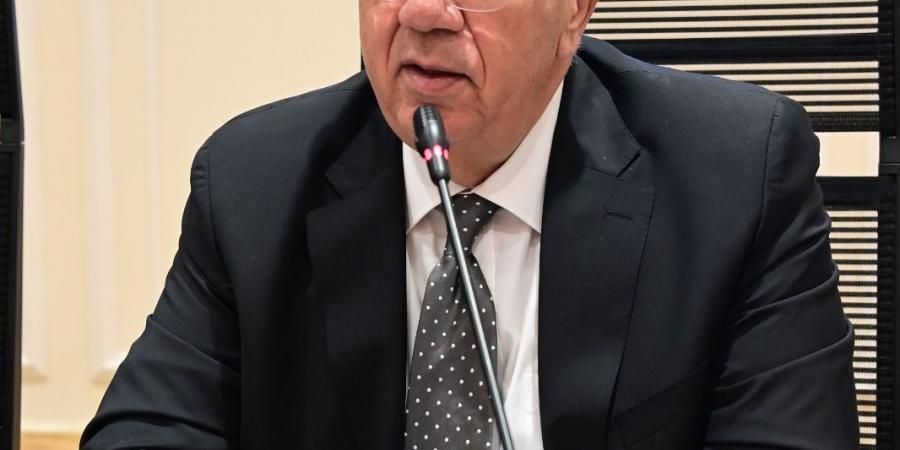 لجنة
      الزراعة
      بالبرلمان
      تناقش
      ربط
      موازنات
      الطب
      البيطري
      بالمحافظات