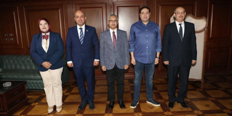 محافظ
      بني
      سويف
      يبحث
      تعزيز
      التعاون
      مع
      مؤسسة
      "أولاد
      الخير"
      لدعم
      المبادرات
      التنموية
      والخدمية