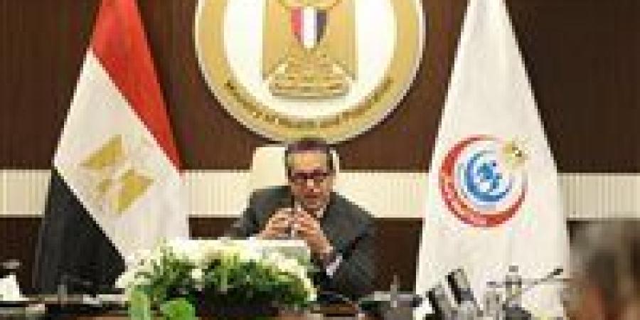 لن
      نغفل
      جهوده
      الوزير
      ..
      النائب
      حاتم
      عبدالعزيز
      يدافع
      عن
      وزير
      الصحة
      بعد
      أزمة
      التأشيرة
