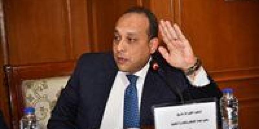 إسكان
      الشيوخ
      تناقش
      اقتراح
      برغبة
      لتطوير
      شبكات
      مياه
      وصرف
      البساتين
      ودار
      السلام