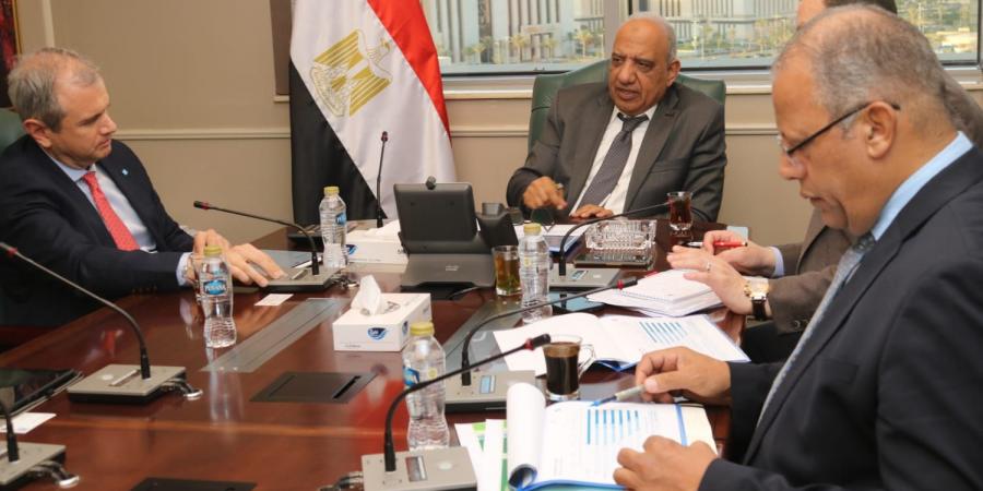 وزير
      الكهرباء
      يبحث
      مع
      الكازار
      الاماراتية
      مستجدات
      مشروعات
      طاقة
      الرياح
      قدرة
      1500
      ميجاوات