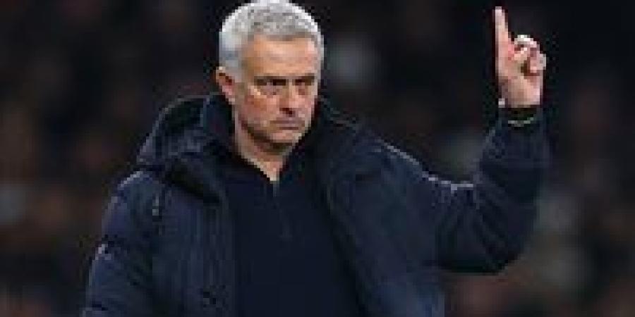 بعد
      أن
      أصبح
      الإختيار
      الأول
      ..
      مورينيو
      يضع
      10
      شروط
      لتدريب
      ريال
      مدريد
      في
      الموسم
      الجديد