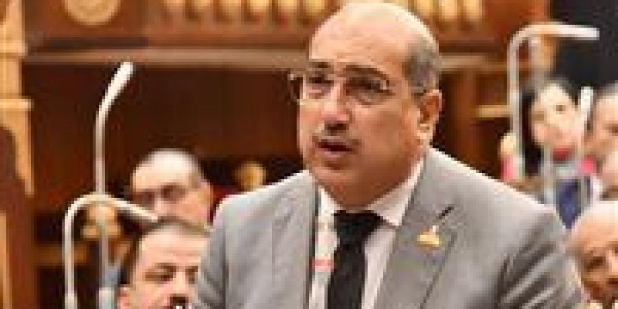 النائب
      إيهاب
      وهبة
      يقترح
      إصدار
      قانون
      لتنظيم
      صناعة
      المحتوى
      المتخصص
      على
      السوشيال
      ميديا
      يتضمن
      جزاءات
      رادعة
      للمخالفين
