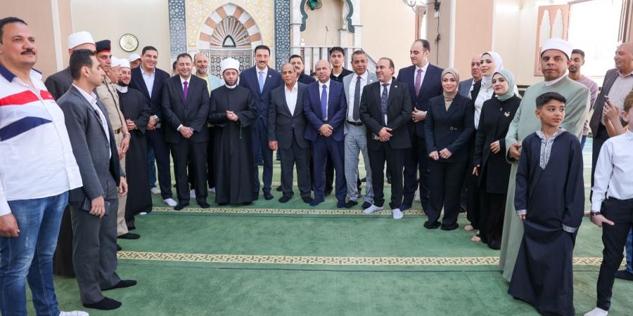 لمسة
      وفاء
      في
      عيد
      دمياط
      القومي..
      وزير
      الأوقاف
      والنائب
      محمد
      رزق
      يفتتحان
      مسجد
      رزق
      الرحمن
      احتفالًا
      بالعيد
      القومي
      للمحافظة