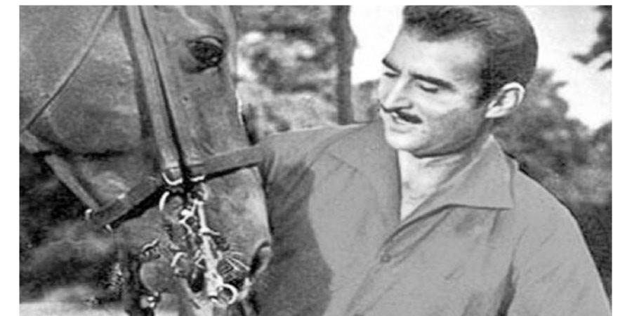 أسرار
      في
      حياة
      أحمد
      مظهر..
      رصاصة
      دمرت
      حياته
      الزوجية
      وقاطع
      شقيقته
      بسبب
      التمثيل
