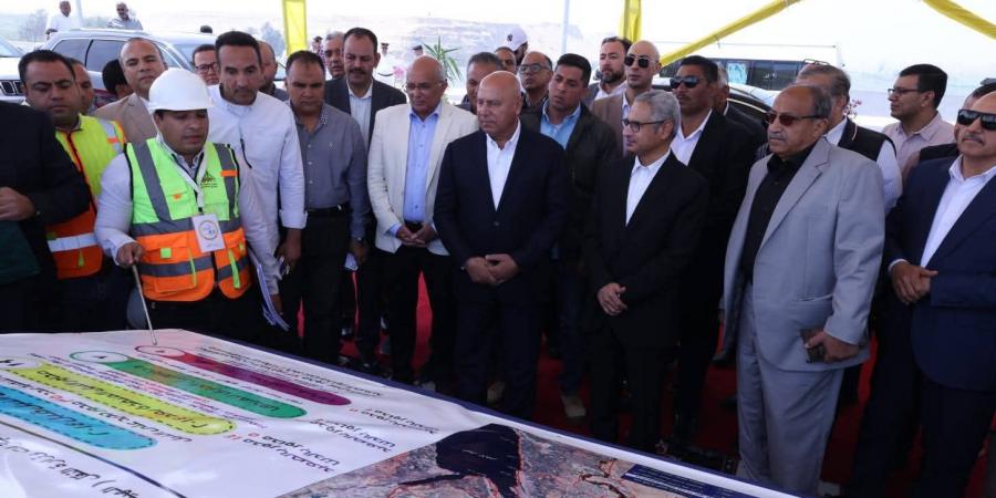 وزير
      النقل
      يشهد
      التشغيل
      التجريبي
      للمرحلة
      الأولى
      من
      محور
      الفشن
      التنموي
      ببني
      سويف
      ويفتحه
      أمام
      حركة
      المرور