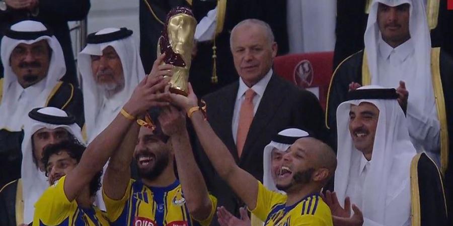 هاني
      أبوريدة
      يلبّي
      دعوة
      أمير
      قطر
      ويشهد
      تتويج
      الغرافة
      بالكأس