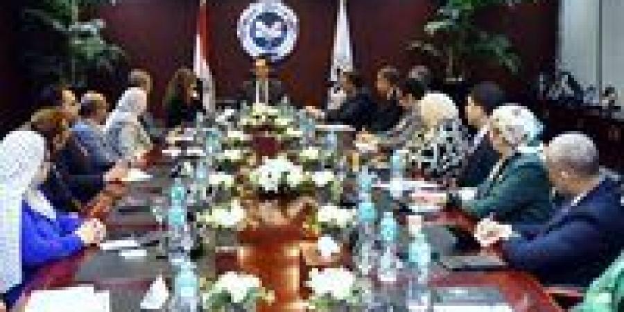 «الاستثمار»
      تراهن
      على
      العنصر
      البشري..
      توجهات
      جديدة
      لرفع
      كفاءة
      الأداء
      المؤسسي