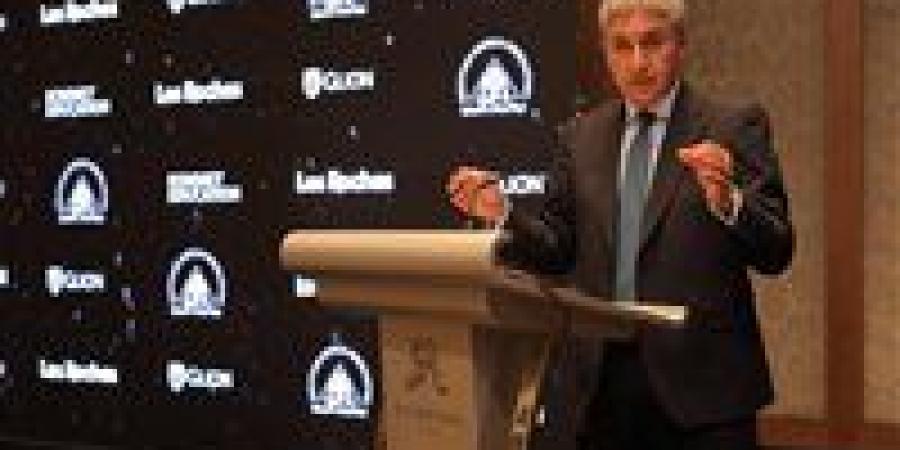 وزير
      السياحة:
      زيادة
      زيارات
      المواقع
      الأثرية
      بـ1.2
      مليون
      زيارة