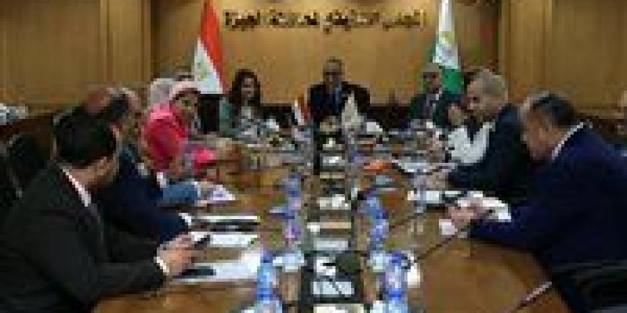 خلال
      اللقاء
      الشهري
      مع
      محافظ
      الجيزة..
      نائب
      حماة
      الوطن
      يتبرع
      بإنشاء
      وحدة
      صحية
      متكاملة
      لأهالي
      أرض
      اللواء
      ويحذر
      من
      هروب
      الاستثمارات
      بالمنطقة
      الصناعية
      بأبي
      رواش