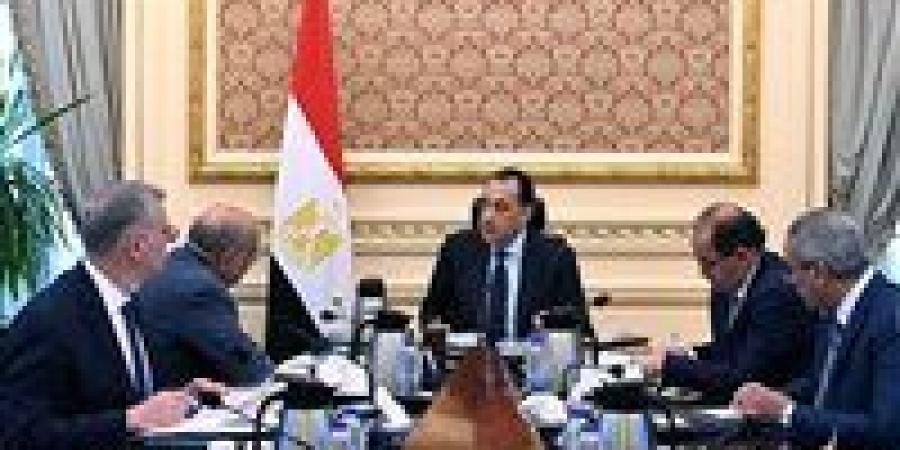 رئيس الوزراء يتابع الجهود الحكومية لتوفير المنتجات البترولية وتعزيز المخزون