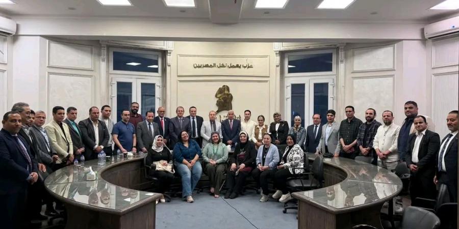 "المحافظين"
      يفتح
      ملف
      المحليات:
      غياب
      الانتخابات
      "تعطيل
      دستوري"..
      والفساد
      لن
      ينتهي
      إلا
      بالرقابة
      الشعبية