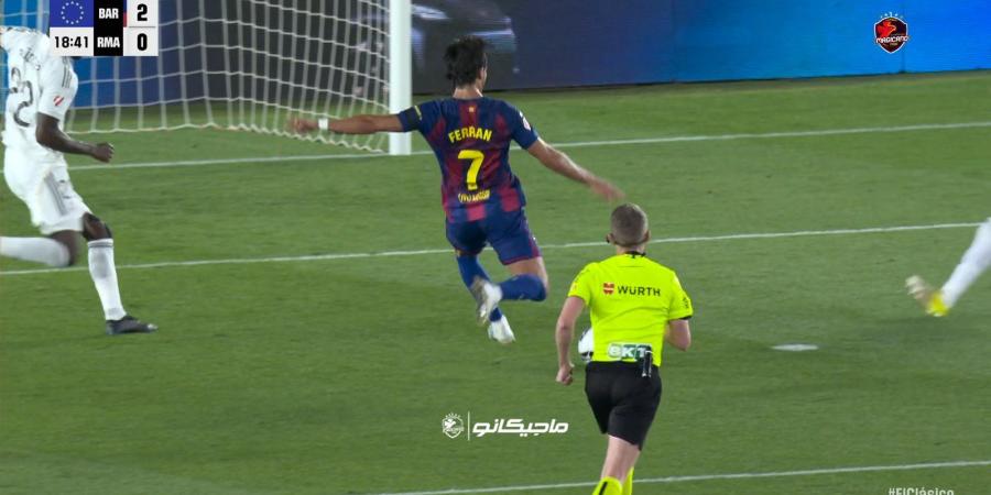 ريال
      مدريد..
      ملخص
      اهداف
      ونتيجة
      مباراة
      ريال
      مدريد
      ضد
      برشلونة
      في
      الدوري
      الإسباني
      بعد
      مرور
      30
      دقيقة