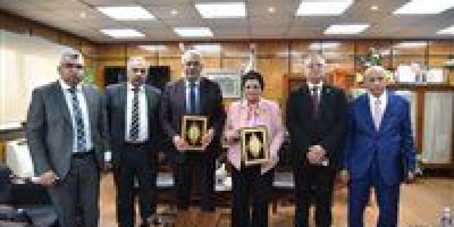 نائب
      وزير
      الصحة
      تطلق
      اليوم
      السكاني
      الجامعي
      الأول
      بجامعة
      الأزهر
      وتوقع
      مذكرة
      تنفيذ
      الاستراتيجية
      الوطنية
      للسكان
      والتنمية