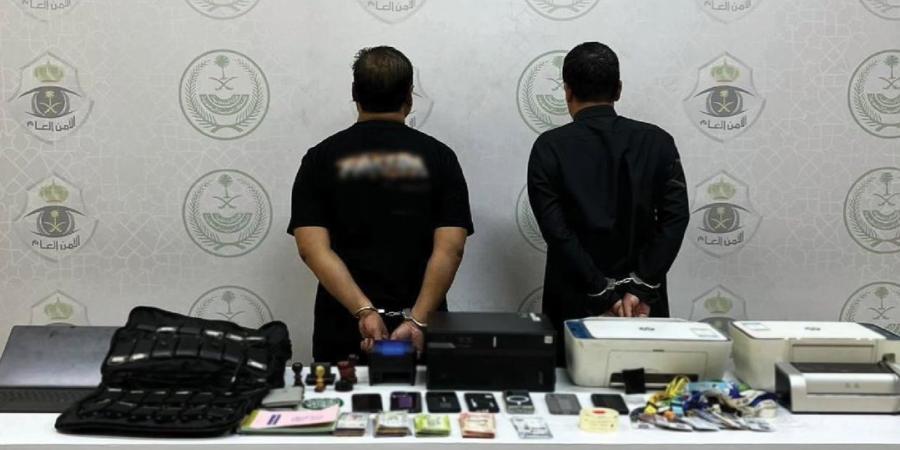 من الجنسية الإندونيسية.. شرطة مكة تضبط مقيمين بتهمة الاحتيال في خدمات حج وهمية