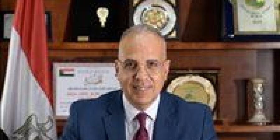 وزير
      الري
      يكرم
      أبطال
      إحباط
      محاولة
      سرقة
      محطة
      الرديسية
      بأسوان
      ويشيد
      بشجاعتهم