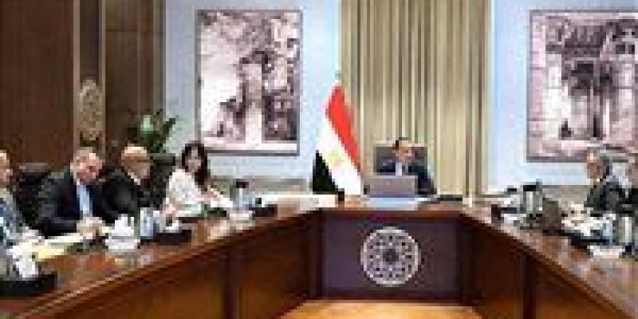 رئيس
      الوزراء
      يتابع
      إجراءات
      تنظيم
      السوق
      العقارية
      في
      مصر