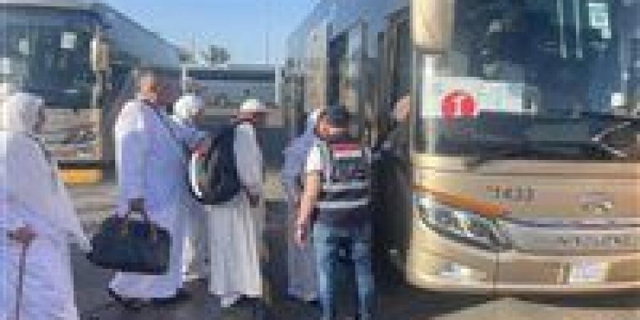 بعثة
      الحج
      تطمئن..
      بطاقة
      نسك
      وتنظيم
      محكم
      وخدمات
      على
      مدار
      الساعة
      للحجاج