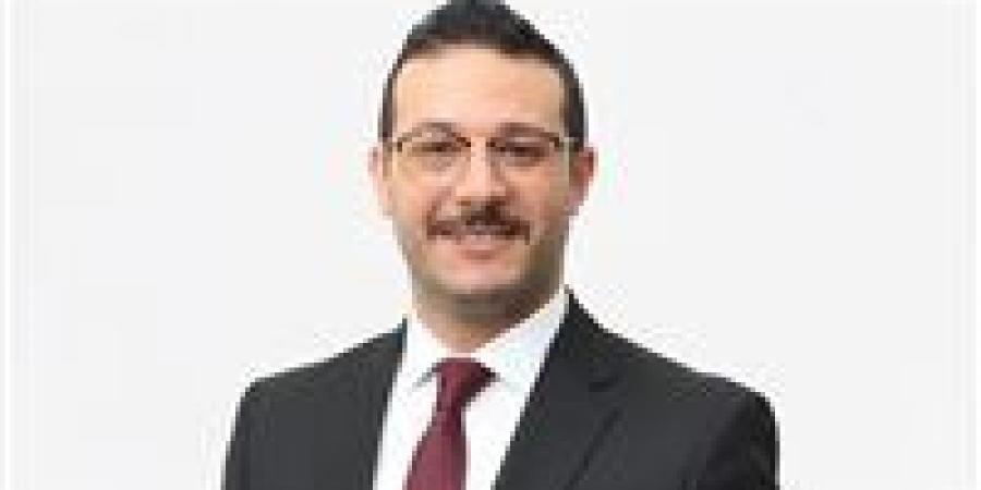 طاهر
      أبو
      زيد
      يكتب:
      من
      يمثل
      مهن
      المستقبل
      وينظمها؟