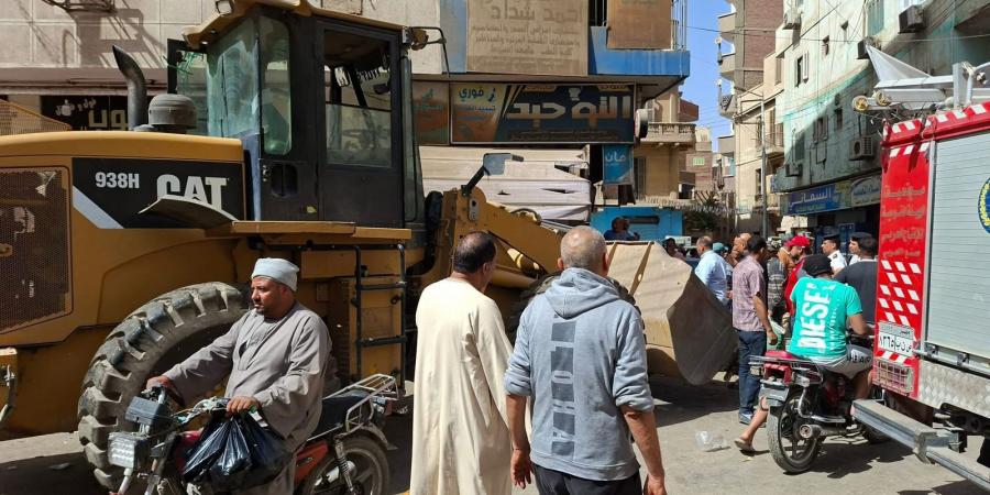 مصرع
      شاب
      وإصابة
      5
      آخرين
      في
      مشاجرة
      بسوق
      خضار
      نجع
      حمادي