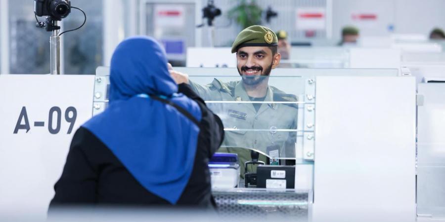 جوازات مطار الملك عبدالعزيز تستقبل أولى رحلات حجاج مقدونيا لموسم حج 1447هـ وتؤكد جاهزيتها