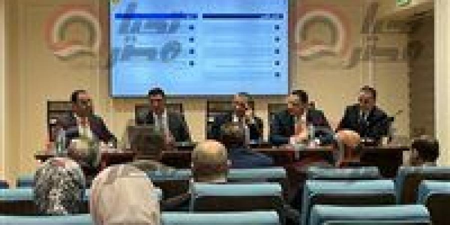 وزير
      الصناعة:
      العامل
      المصري
      شاطر
      لكن
      دايما
      عندنا
      طبع
      "الغلبنة"..
      والصعيد
      يمتلك
      كفاءات
      قادرة
      على
      التصدير
      العالمي