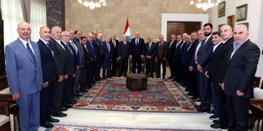 الرئيس
      اللبناني:
      واجبي
      أن
      أقوم
      بالمستحيل
      بأقل
      كلفة
      لوقف
      الحرب
      على
      لبنان
      وشعبه