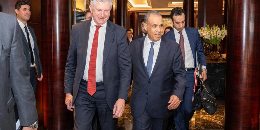 وزير
      الخارجية
      من
      لندن:
      نحذر
      من
      خطورة
      استمرار
      الصراعات
      الإقليمية
      على
      الاقتصاد
      العالمي