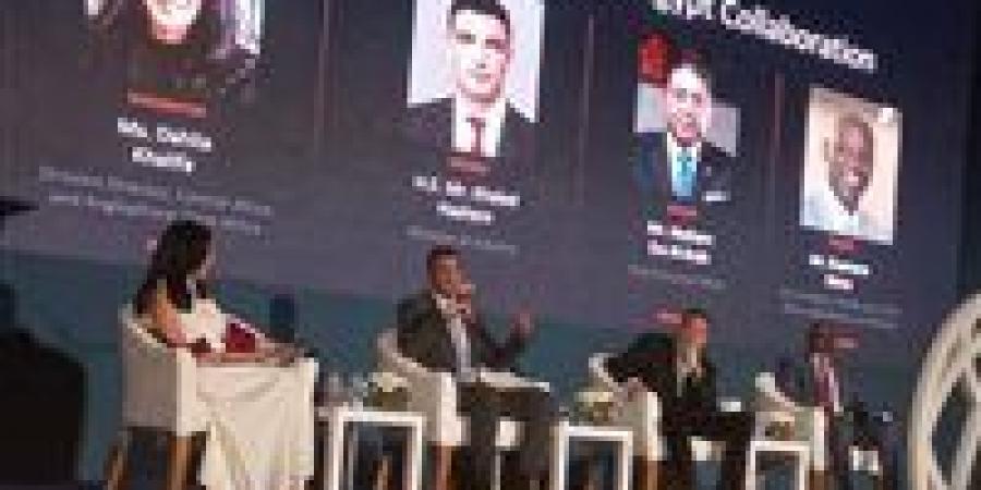 وزير
      الصناعة:
      نستهدف
      دمج
      الصناعة
      المصرية
      في
      سلاسل
      القيمة
      العالمية
      وتعزيز
      تنافسيتها
      عبر
      التكنولوجيا