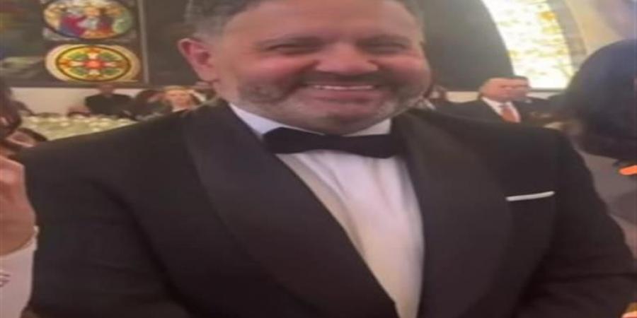 وسط
      أجواء
      عائلية..
      ادوارد
      يحتفل
      بزفاف
      نجله
      ماركو
      بإحدى
      الفنادق
      الكبرى|
      صور