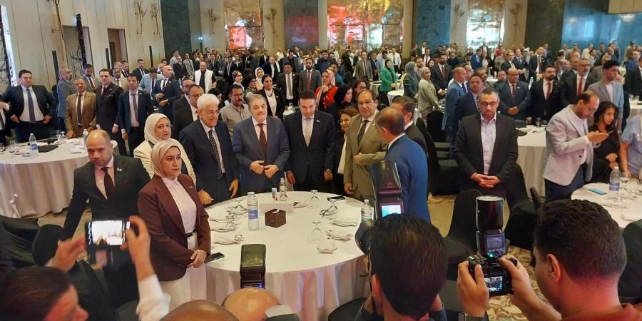السيد
      البدوي
      رئيس
      الوفد
      يشارك
      في
      المؤتمر
      العام
      لحزب
      العدل